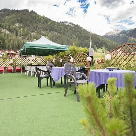 Hotel Pineta Relax Location Canazei